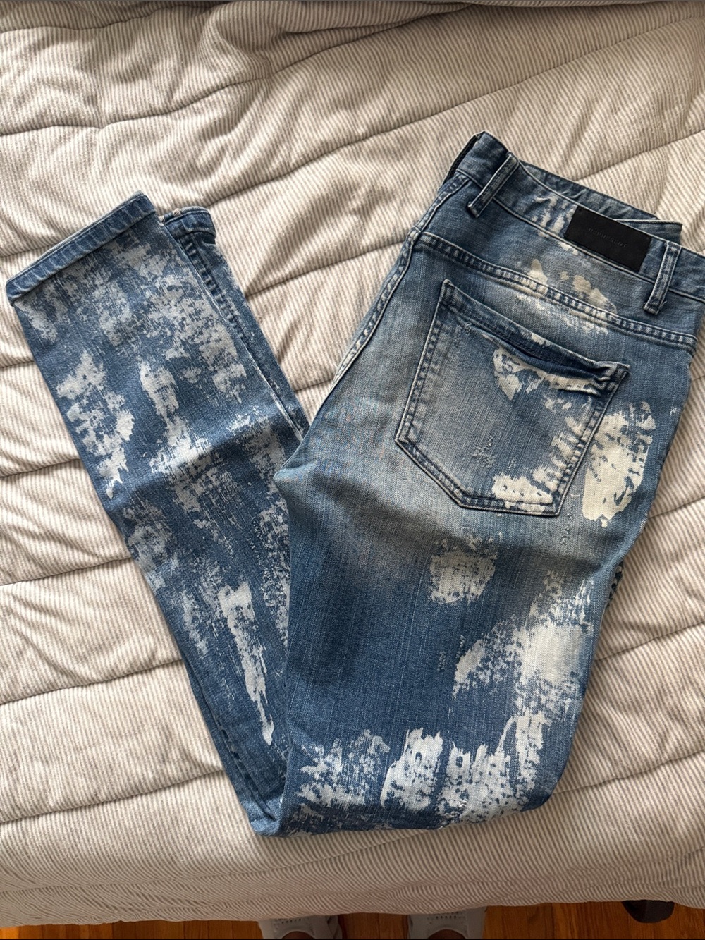 Men's Distressed Blue Wash Paint-Splatter Jeans